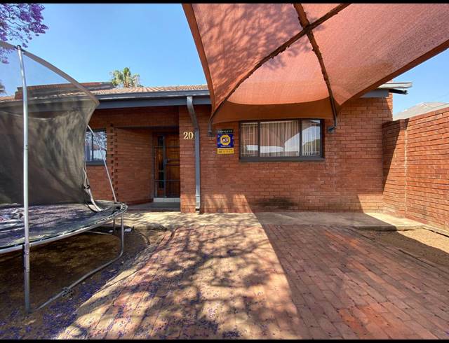 2 BEDROOM TOWNHOUSE FOR SALE IN ANNADALE